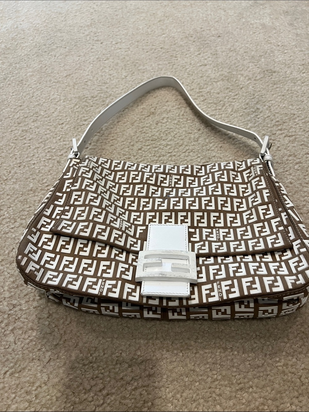 Fendi Mamma Baguette / โBig Mamaโ model, style 8BR001